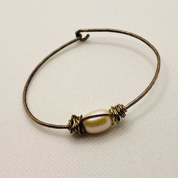 EUC Custom Made Twisted Wire Pearl Bracelet - Picture 11 of 14